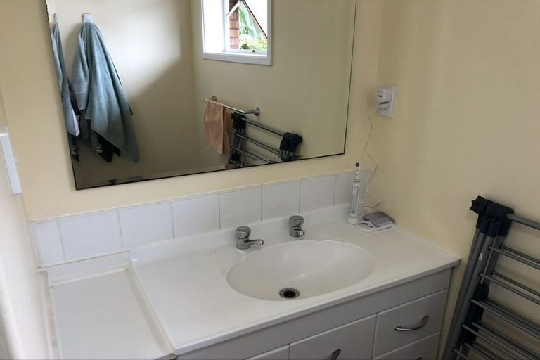 Photo of property in 2/104 Carlisle Road, Browns Bay, Auckland, 0632