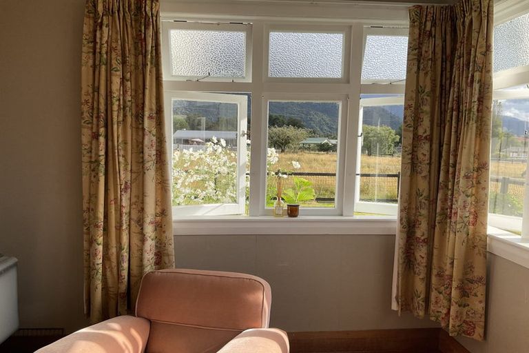 Photo of property in 28 Cook Flat Road, Fox Glacier, 7886