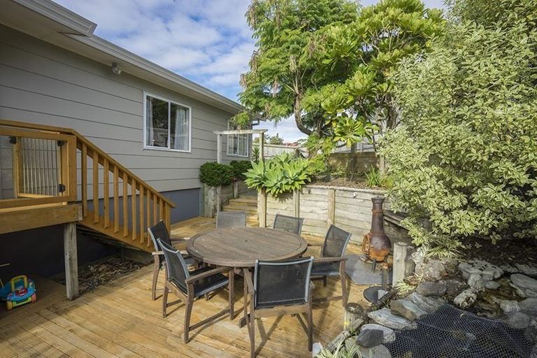 Photo of property in 68 Trias Road, Totara Vale, Auckland, 0629