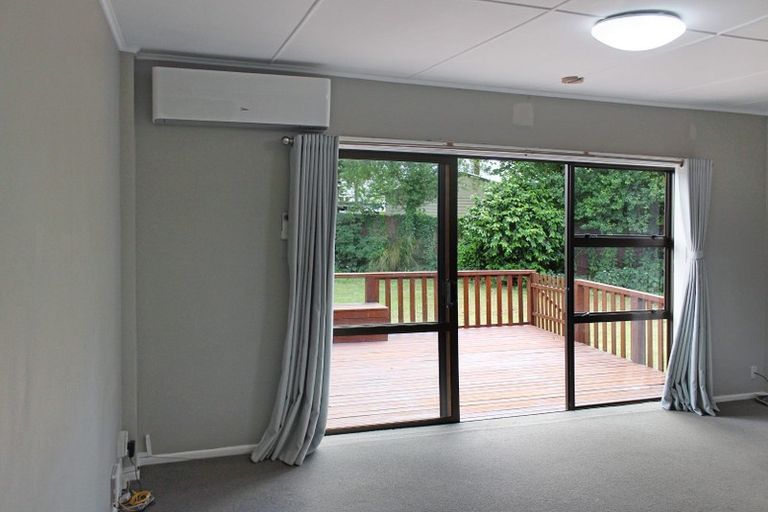 Photo of property in 5 Nyton Place, Bryndwr, Christchurch, 8053