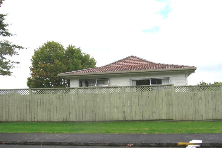 Photo of property in 3 Stallard Place, Glen Eden, Auckland, 0602