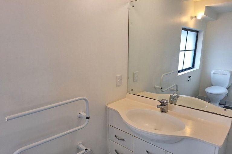 Photo of property in Dakota Buildings, 2d/5 Cheshire Street, Parnell, Auckland, 1052