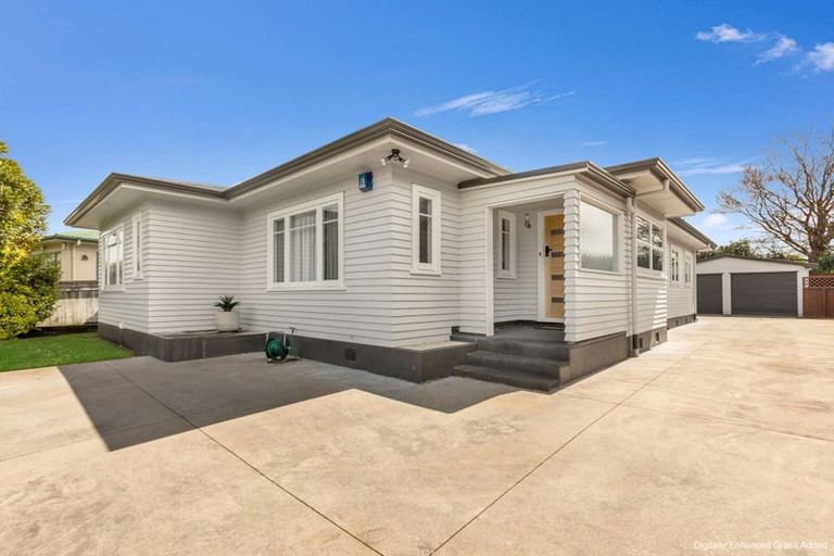 Photo of property in 33 Winston Avenue, Hokowhitu, Palmerston North, 4410