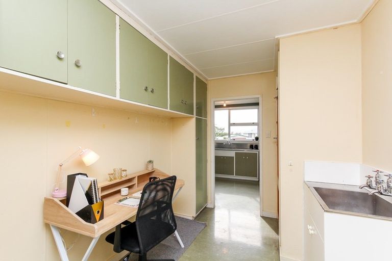 Photo of property in 19 Leon Place, Waitara, 4320