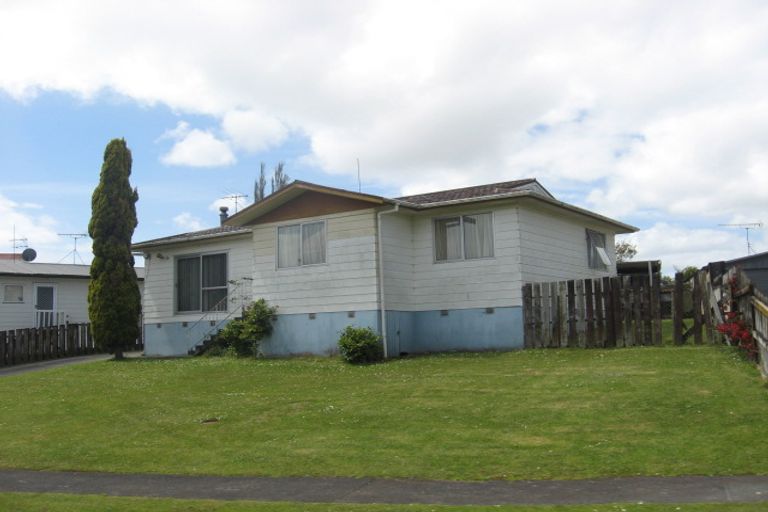 Photo of property in 47 Moncrieff Avenue, Clendon Park, Auckland, 2103