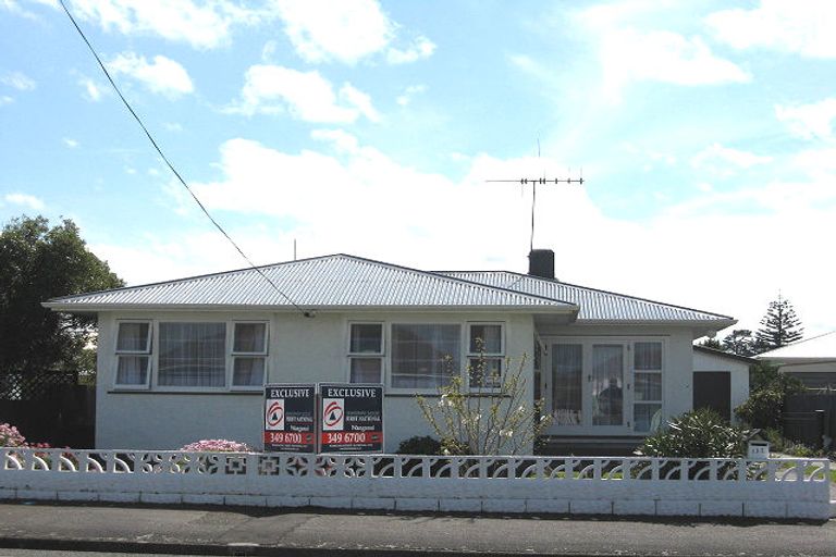 Photo of property in 132 Puriri Street, Castlecliff, Whanganui, 4501