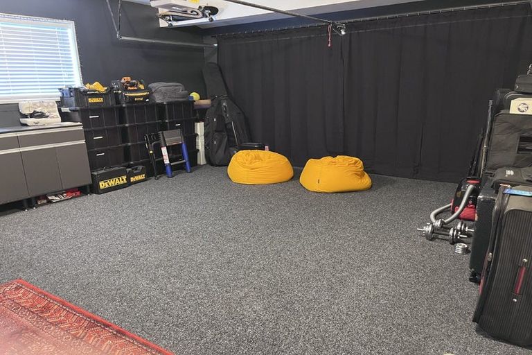 Photo of property in 1/50 Saint Andrews Square, Strowan, Christchurch, 8052