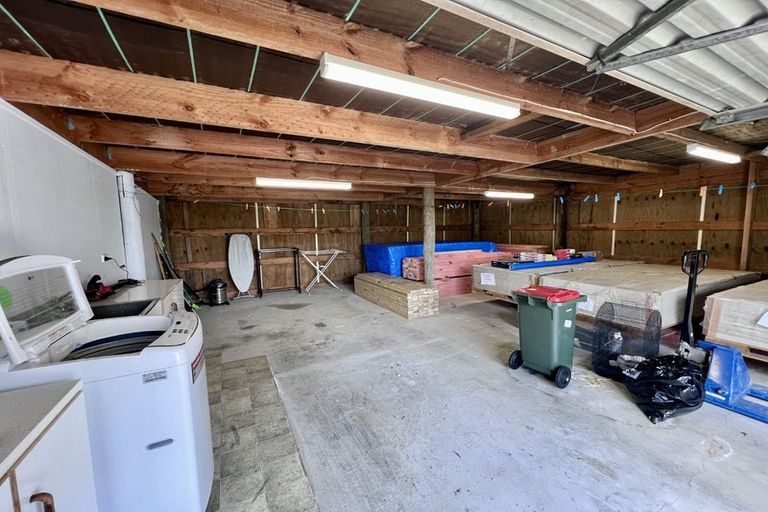 Photo of property in 35 Hawkes Access Road, Waitoki, Silverdale, 0994