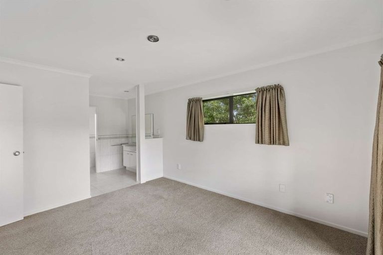 Photo of property in 10 Gleaming Place, Waiuku, 2123