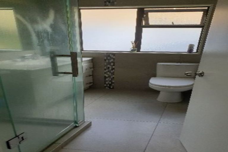 Photo of property in 24 Tamahere Drive, Glenfield, Auckland, 0629