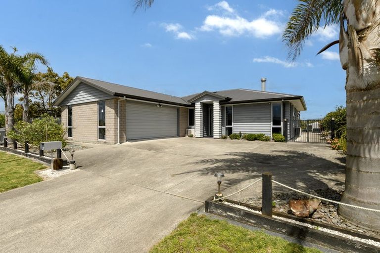 Photo of property in 60 Butterworth Crescent, Papamoa Beach, Papamoa, 3118