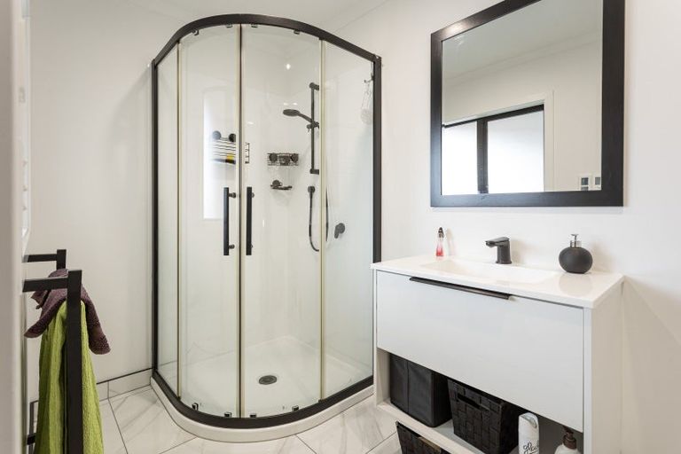 Photo of property in 215 Bay View Road, Saint Clair, Dunedin, 9012