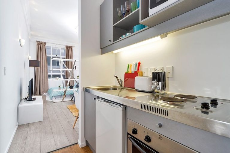 Photo of property in Guardian Apartments, 520/105 Queen Street, Auckland Central, Auckland, 1010