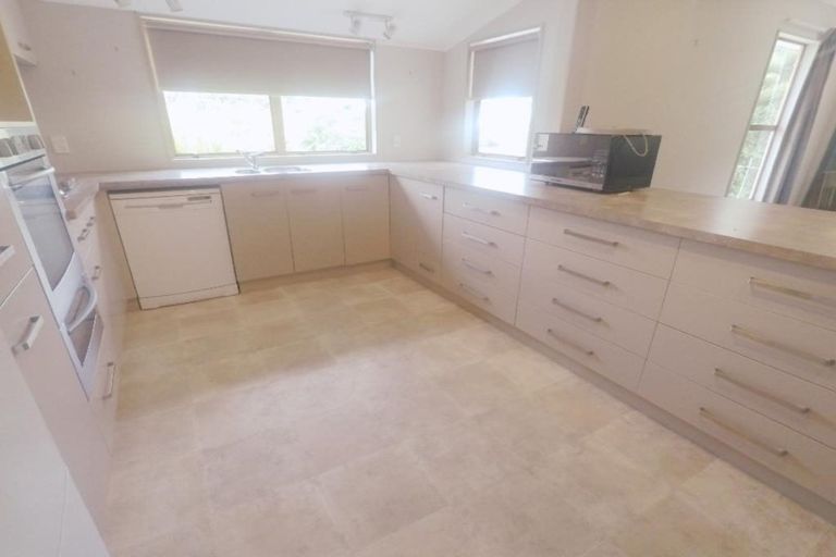 Photo of property in 40 Halswater Drive, Churton Park, Wellington, 6037