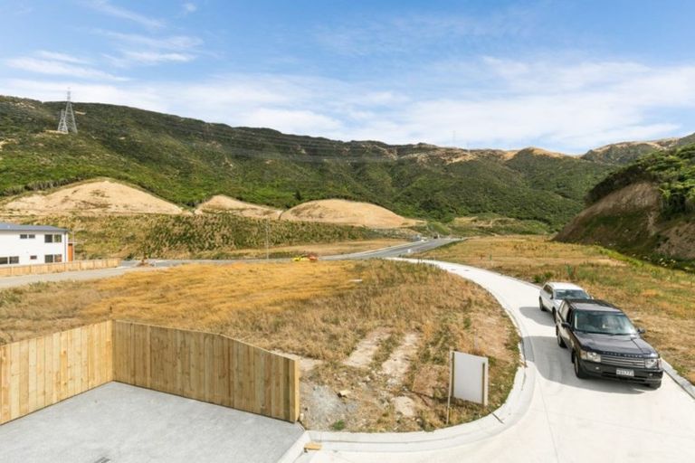 Photo of property in 6 Pihipihi Way, Crofton Downs, Wellington, 6035