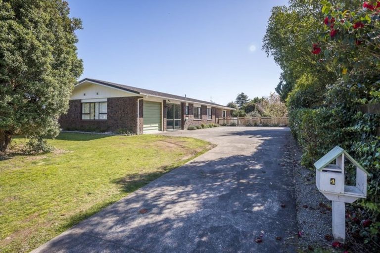 Photo of property in 4 Graham Grove, Waikanae, 5036