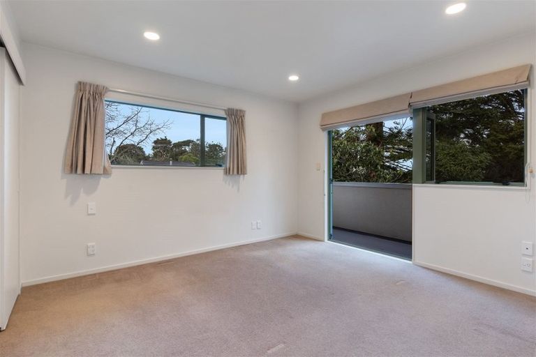 Photo of property in 1/51 Pupuke Road, Birkenhead, Auckland, 0627