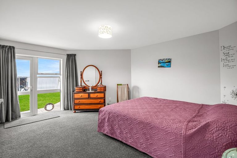 Photo of property in 14 Clifford Place, Amberley, 7410