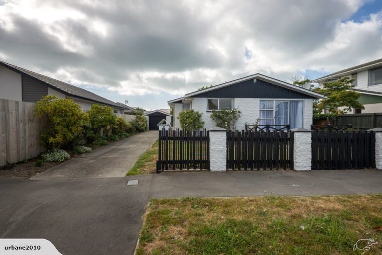 Photo of property in 4 Lamorna Road, Parklands, Christchurch, 8083