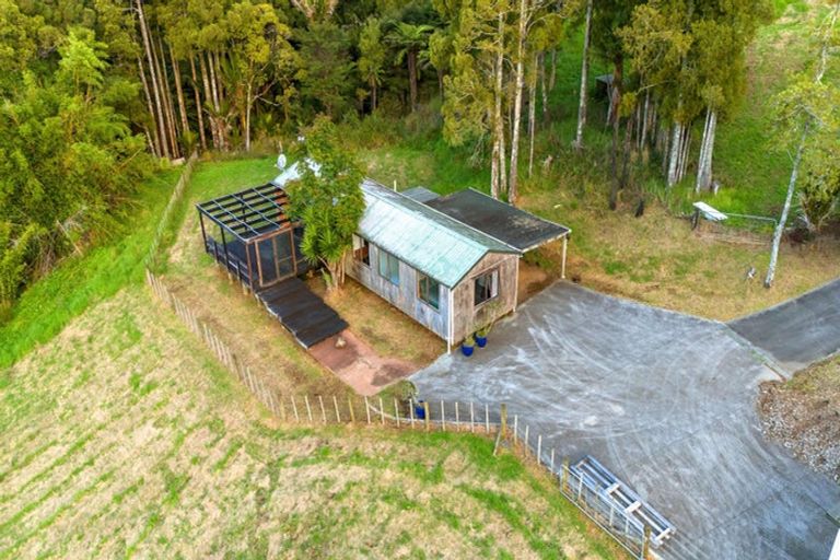 Photo of property in 847 West Coast Road, Oratia, Auckland, 0604