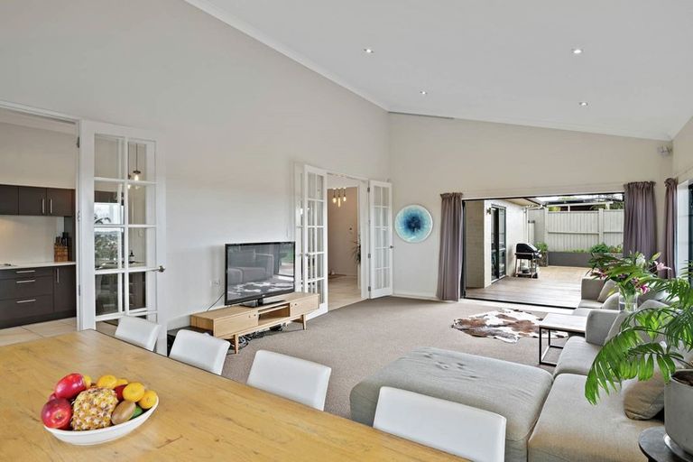 Photo of property in 66a Bradbury Road, Botany Downs, Auckland, 2010