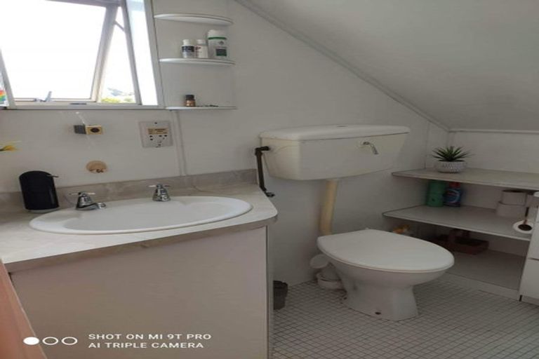 Photo of property in 104 Tauhinu Road, Miramar, Wellington, 6022