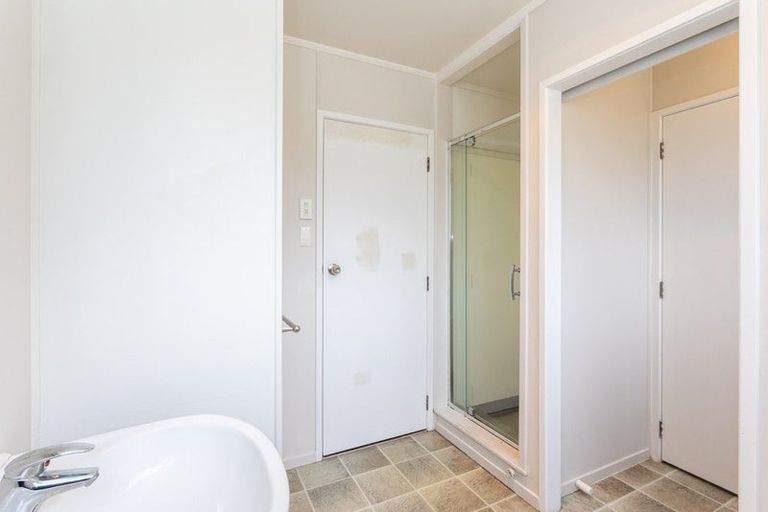 Photo of property in 2 Glucina Place, Glen Eden, Auckland, 0602