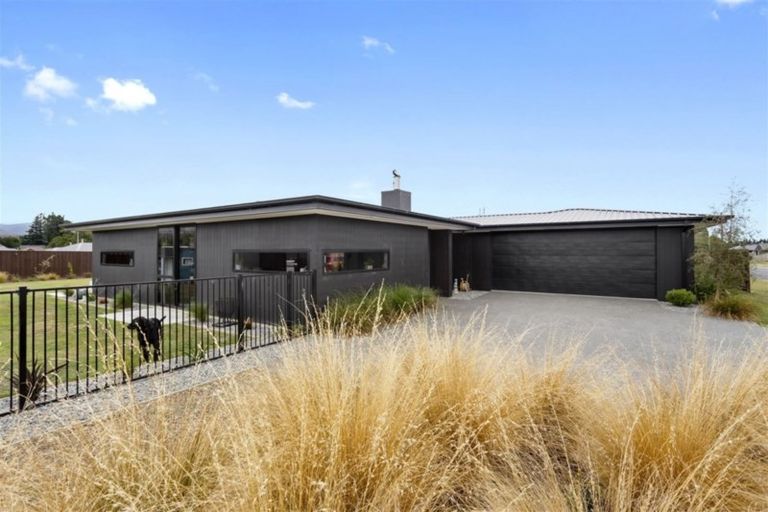 Photo of property in 12 Ruru Place, Oxford, 7430