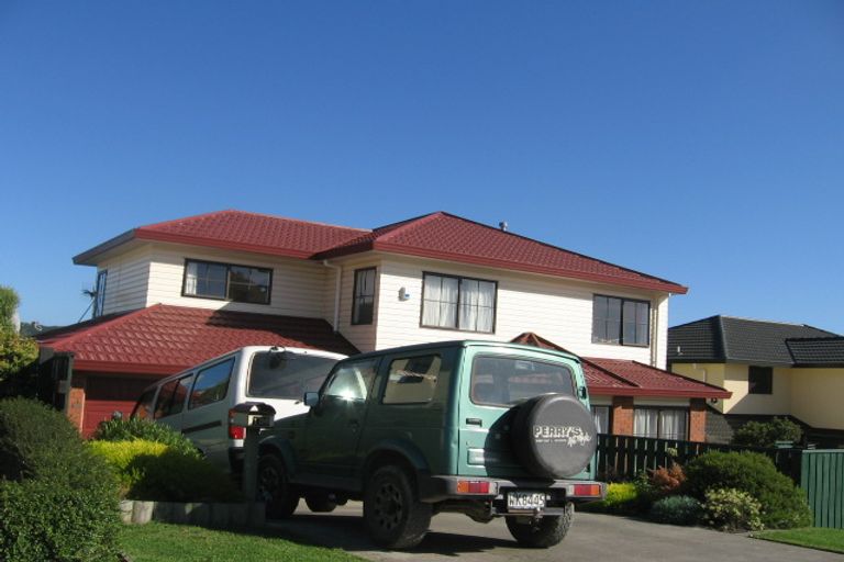 Photo of property in 136 Woodman Drive, Tawa, Wellington, 5028