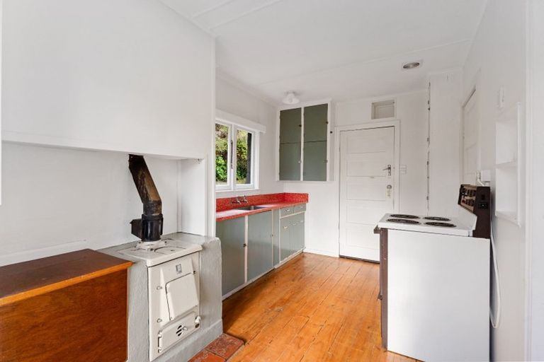 Photo of property in 54 Milton Terrace, Picton, 7220