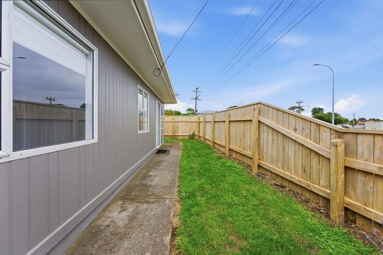 Photo of property in 209 Seaview Road, Marfell, New Plymouth, 4310