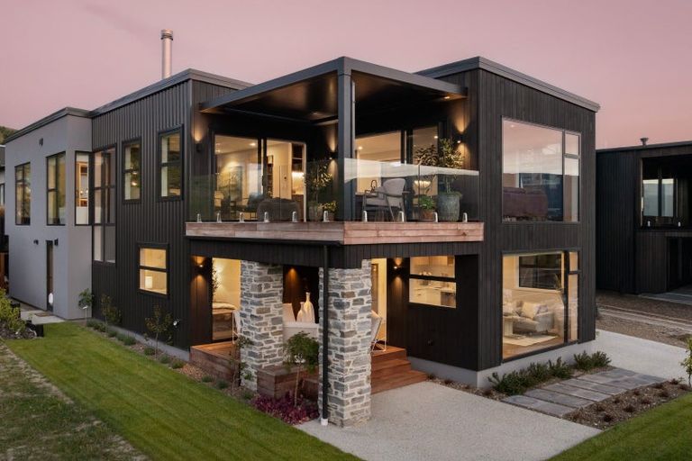 Photo of property in 34 Kirimoko Crescent, Wanaka, 9305