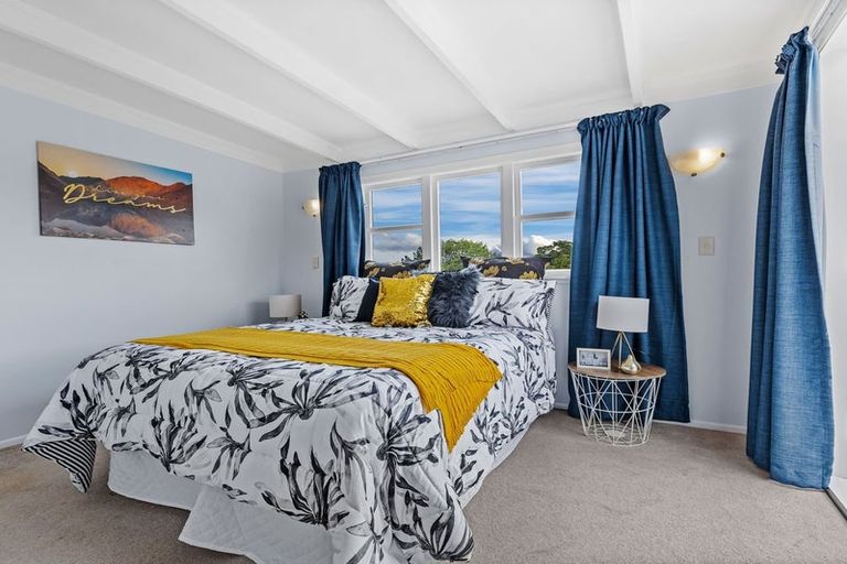 Photo of property in 11 Craigbank Avenue, New Lynn, Auckland, 0600