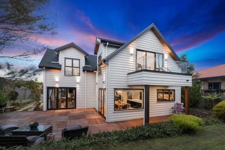 Photo of property in 1 Hugh Drive, Pinehill, Auckland, 0632