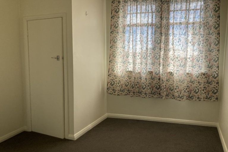 Photo of property in 98a Northland Road, Northland, Wellington, 6012