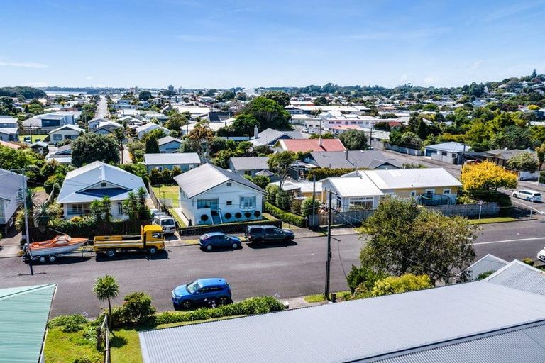Photo of property in 8 Kitchener Terrace, Moturoa, New Plymouth, 4310