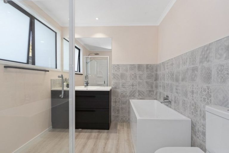 Photo of property in 14 Flinders Place, Welcome Bay, Tauranga, 3112