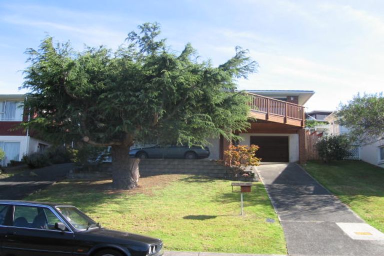 Photo of property in 42 Agincourt Street, Glenfield, Auckland, 0629