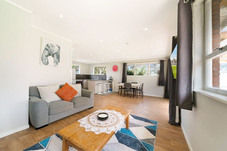 Photo of property in 2/2 Kashmir Road, Glen Eden, Auckland, 0602