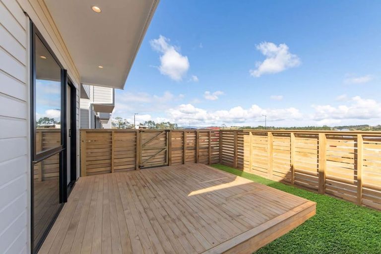 Photo of property in 14 Greenbrier Street, Westgate, 0814