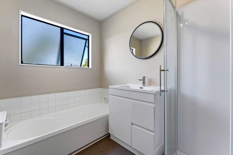 Photo of property in 1/13a Kitewao Street, Northcote, Auckland, 0627