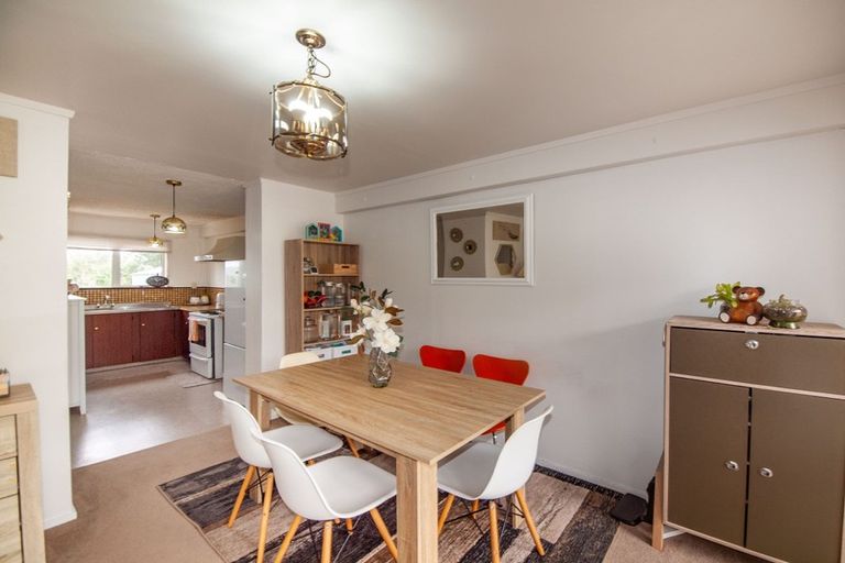 Photo of property in 18 Hollydale Grove, Churton Park, Wellington, 6037