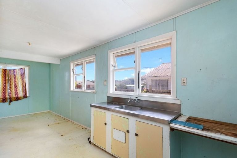 Photo of property in 48 Driver Crescent, Cannons Creek, Porirua, 5024