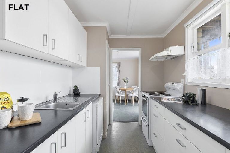 Photo of property in 21 Akaroa Drive, Maupuia, Wellington, 6022