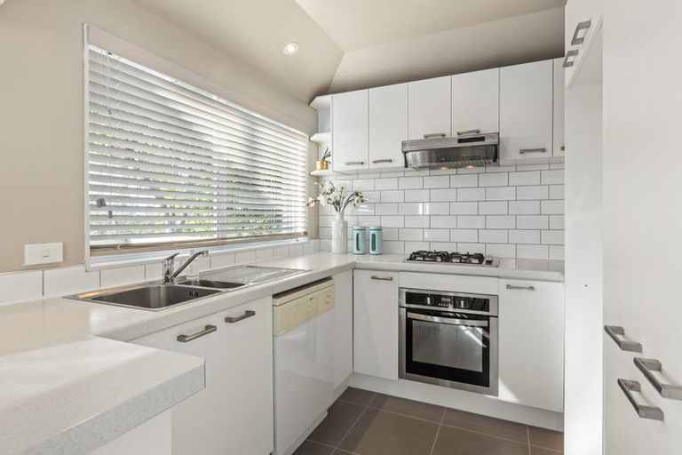 Photo of property in 49a Onewa Road, Northcote, Auckland, 0627