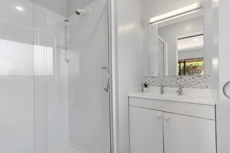 Photo of property in 15 Pinewood Grove, Botany Downs, Auckland, 2010