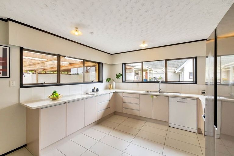 Photo of property in 155 Chelsea View Drive, Chatswood, Auckland, 0626