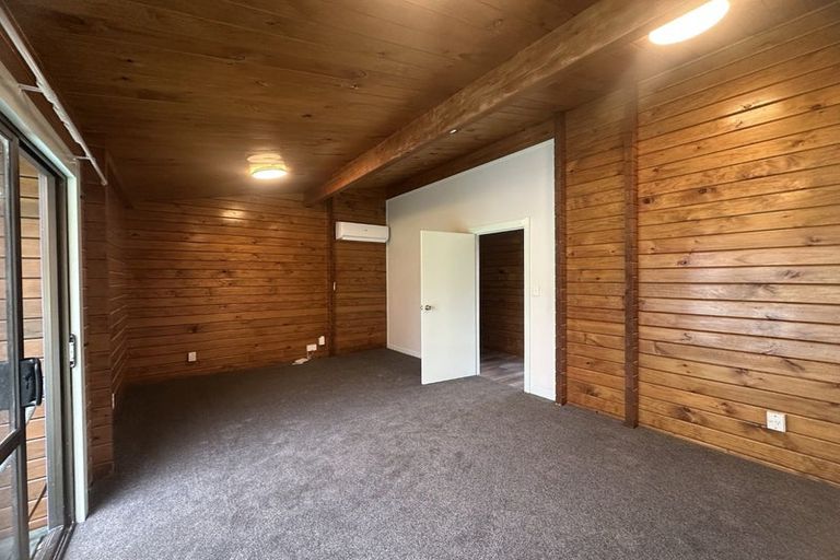 Photo of property in 137 Simpson Road, Henderson Valley, Auckland, 0614