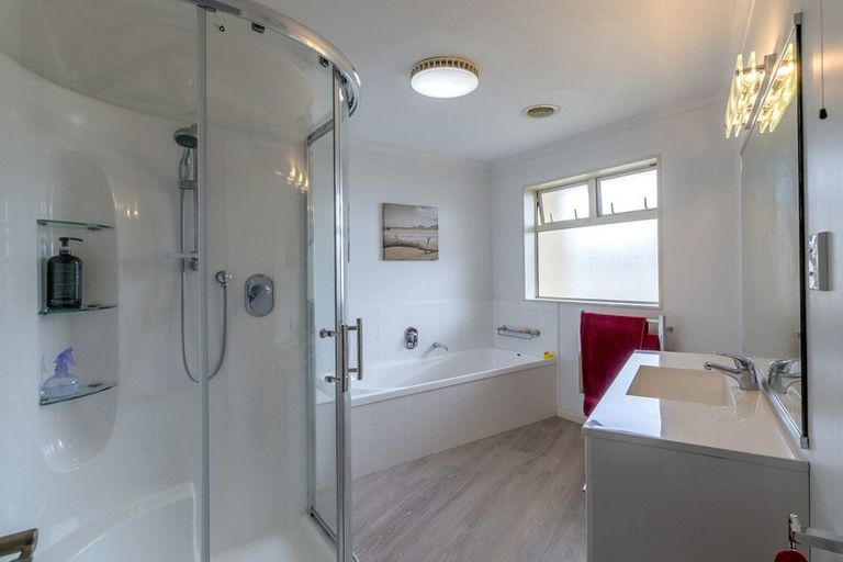 Photo of property in 15 Datum Way, Paraparaumu, 5032