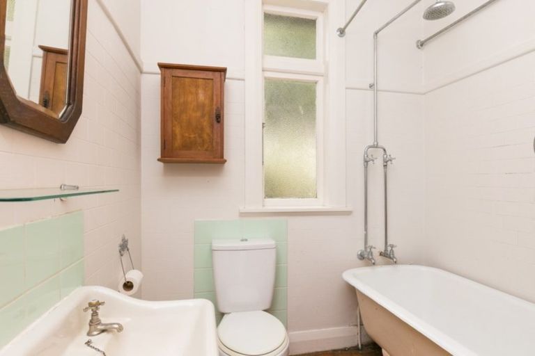 Photo of property in 19 Chatham Street, Berhampore, Wellington, 6023